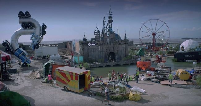 Video: Dismaland: Najdepresívnejší zábavný park na svete