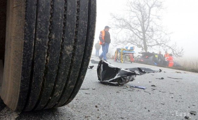 V Maďarsku havarovalo nákladné auto s 18 migrantmi, desiati sa zranili