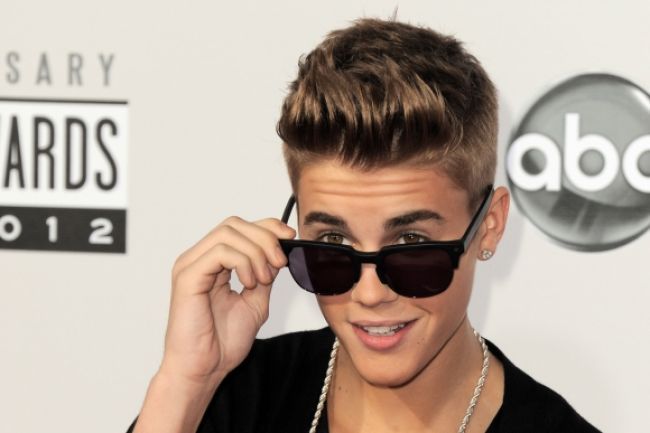 Justin Bieber natočil k novej skladbe čiernobiele video