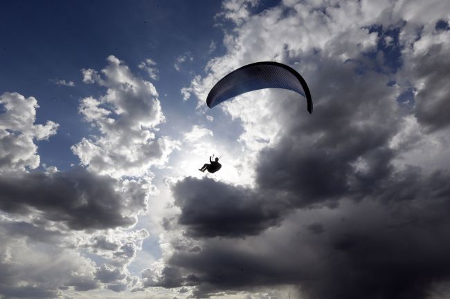Paraglajdistka zahynula po páde zo 100-metrovej výšky