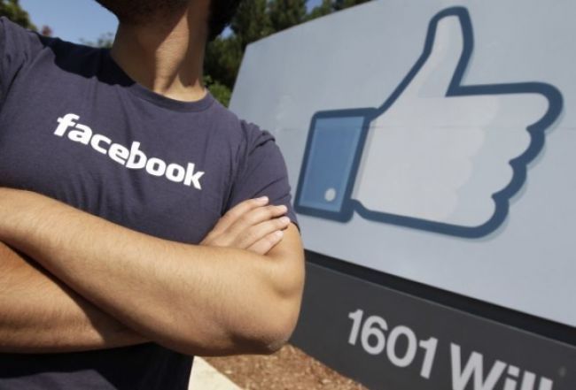 Zuckerberg slávi rekord, Facebook mal miliardu prihlásení