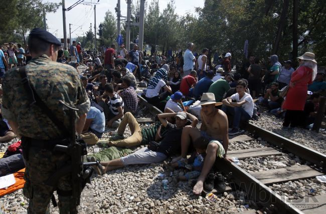 Maďari zadržali prevádzačov i tisícky ilegálnych migrantov
