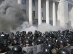 V Kyjeve to vrie, parlament hlasuje o štatúte Donbasu