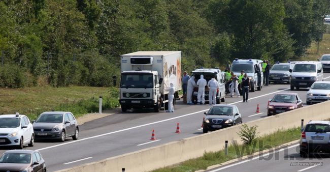 Českého poslanca za výroky o migrantoch vylúčili zo strany