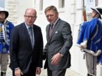 Fico sa zíde s premiérmi Česka a Rakúska, preberú migráciu