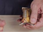 Video: Trik, ako otvoriť každý obal