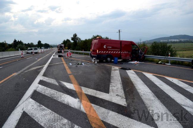 Pri Liptovskom Mikuláši sa stala nehoda, zranilo sa päť ľudí