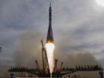 Sojuz dopravil na ISS trojčlennú posádku, let trval dva dni