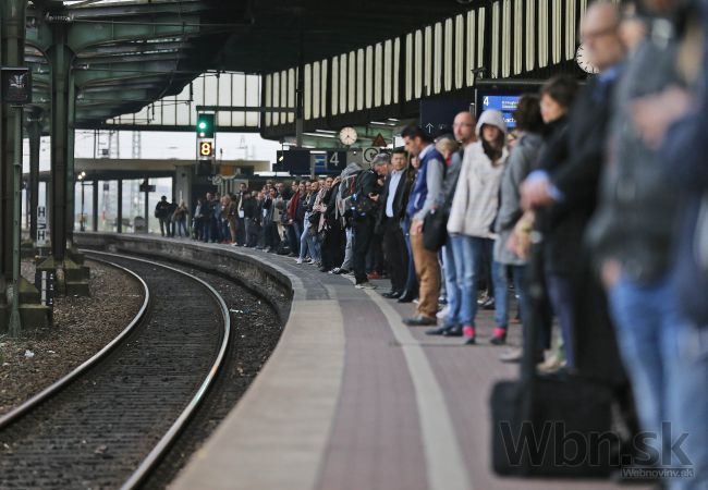 Situácia s migrantmi komplikuje dopravu, vlaky meškajú