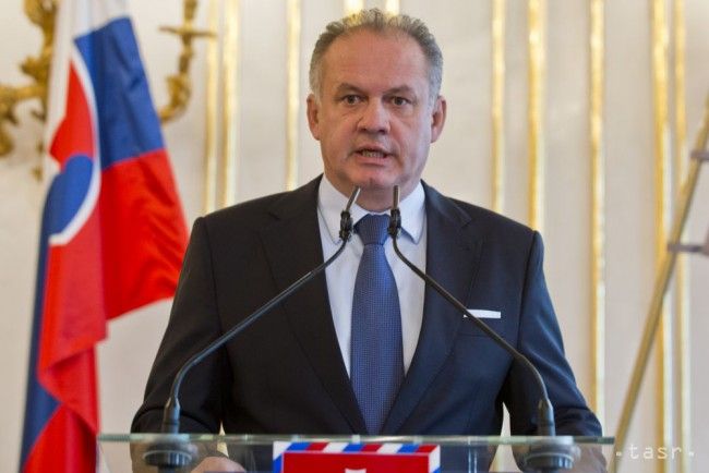 Prezident vyzval ľudí, aby netolerovali heslá o bielom Slovensku