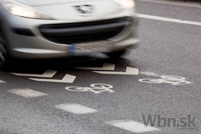 Mladá vodička zrazila v Seredi cyklistu, v nemocnici zomrel