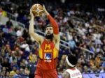 Video: Basketbalista pobúril Srbov, zneuctil im vlajku