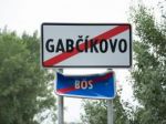 Utečencov v rakúskom tábore chystajú na presun do Gabčíkova