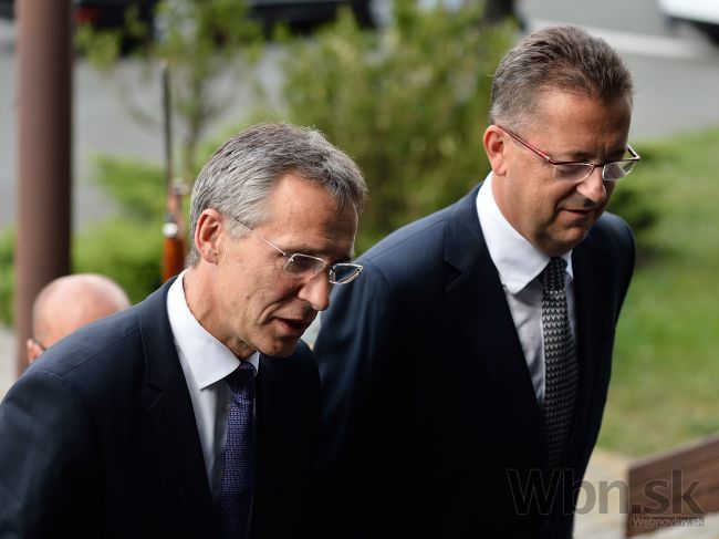 Slovensko robí všetko, čo má, pochválil nás tajomník NATO