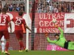 Video: Bayern pokoril Ausburg, Frankfurt prestrieľal Kolín