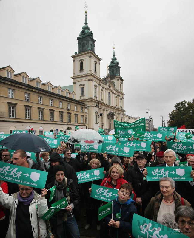 Demonštranti v Poľsku zaútočili na chodca s tmavou pleťou