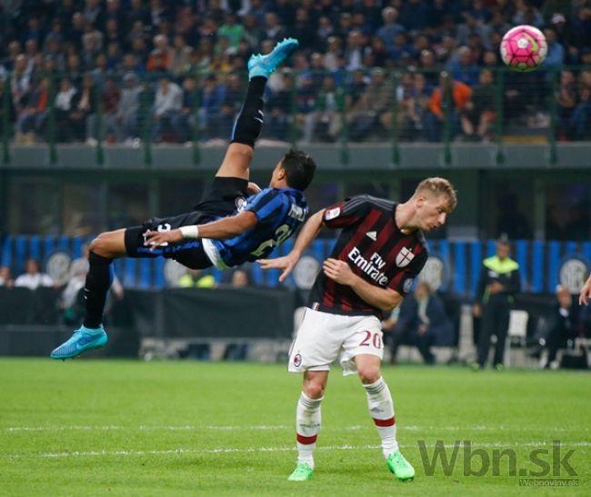 Video: Inter zvládol milánske derby, Kucka dostal žltú kartu
