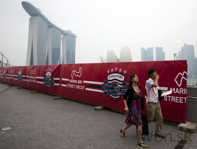Preteky F1 v Singapure ohrozuje znečistené ovzdušie