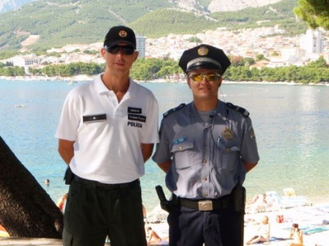 Slovenskí policajti v Chorvátsku zasahovali aj tlmočili