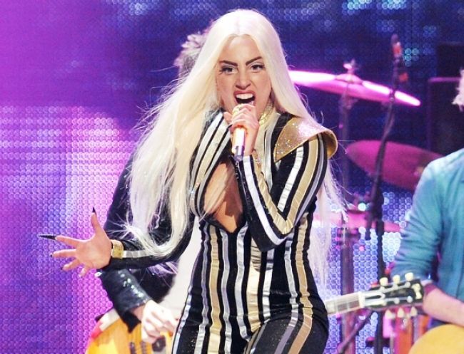 Lady Gaga predstavila videoklip, zobrazuje sexuálne násilie