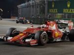 Vettel ovládol VC Singapuru, Hamilton preteky nedokončil