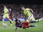 Video: Messi dal aj nedal penaltu, Barca stále stopercentná