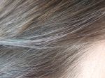 Ako prirodzene zastaviť šedivenie vlasov