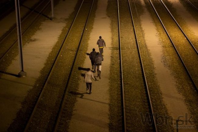 V Calais zomrel ďalší migrant, zrazil ho nákladný vlak