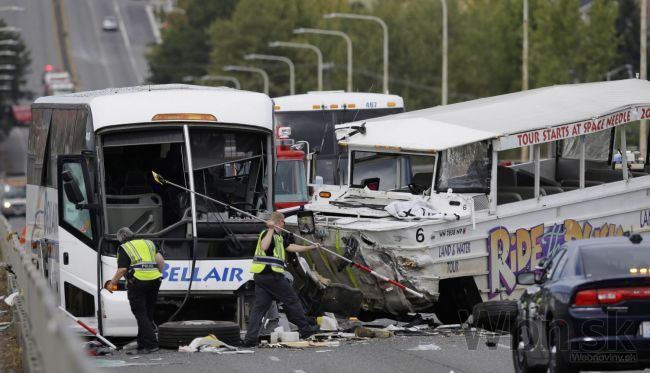 Pri nehode dvoch autobusov zahynuli štyria ľudia