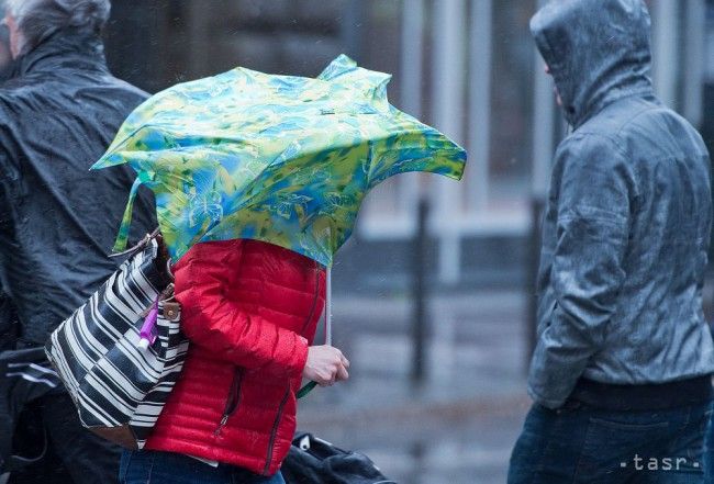 DÁVAJTE SI POZOR: Meteorológovia varujú pred dažďom a silným vetrom