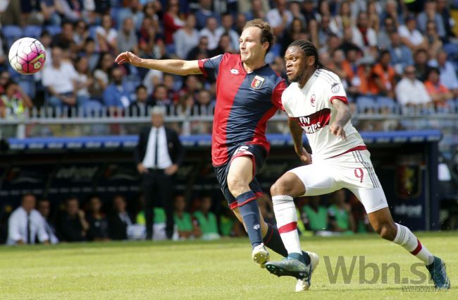 Video: V Serie A sa červenalo, Janov porazil AC Miláno