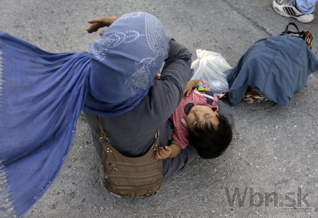 Z nákladiaka zachránili 150 migrantov, nemali žiadnu vodu