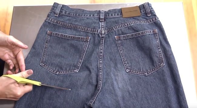 Video: Ako premeniť staré džínsy na praktickú zásteru
