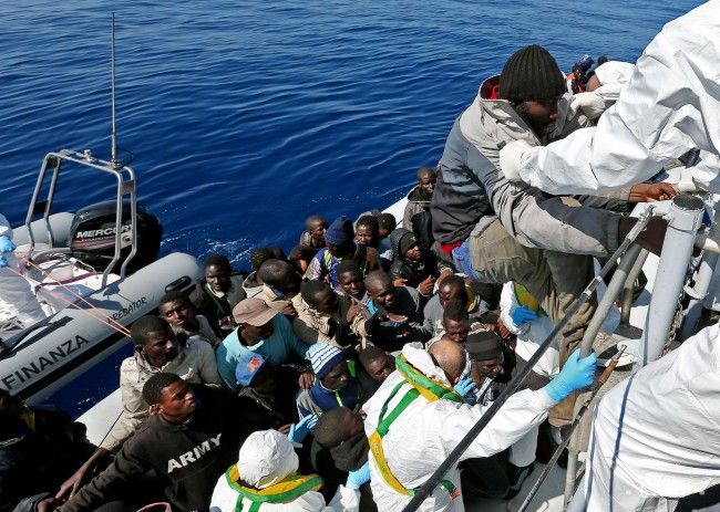 Cez Stredozemné more sa preplavilo v tomto roku už 552.000 migrantov