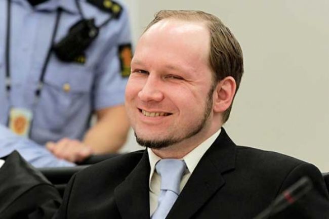 Breivik sa vyhráža hladovkou, údajne s ním zle zaobchádzajú