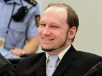 Breivik sa vyhráža hladovkou, údajne s ním zle zaobchádzajú