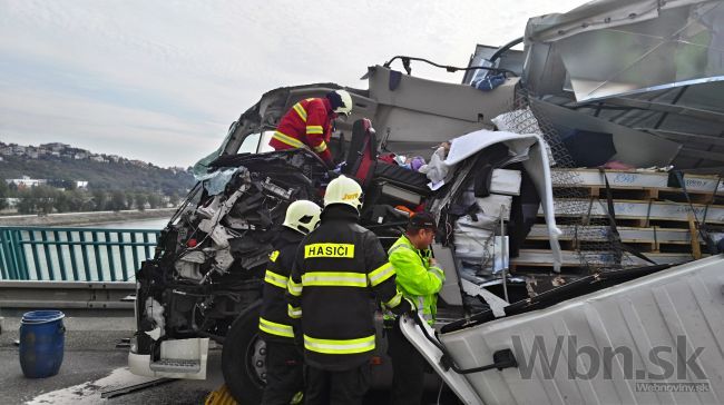 Na Lafranconi sa zrazili nákladiaky, zasahovať museli hasiči