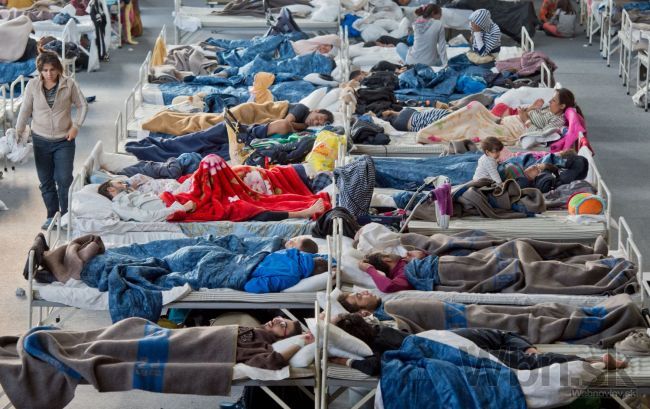 Nemci nezvládajú nápor utečencov, úrady varujú pred kolapsom