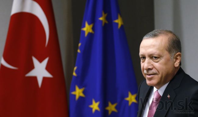 Erdogan: Kurdi, ktorí bojujú proti islamistom, sú teroristi