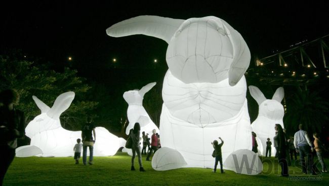 Bratislava zažije Bielu noc, rozsvieti Hrad i cintorín