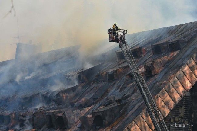 JASNÁ: Požiar hotela Junior hasiči stále likvidujú