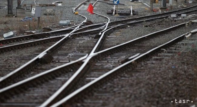 Medzi stanicami Ľubochňa a Ružomberok zrazil vlak človeka