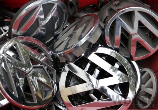 Škandál s emisiami zhoršil automobilke Volkswagen ratingy