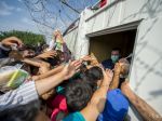 Berlín plánuje deportovať odmietnutých žiadateľov o azyl aj letecky