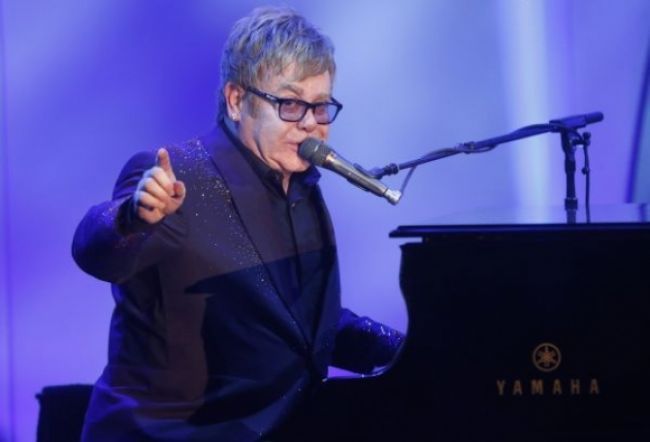 Elton John vydá vo februári album Wonderful Crazy Night