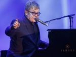 Elton John vydá vo februári album Wonderful Crazy Night