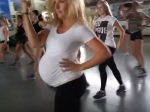 Video: Keď tehotná žena tancuje lepšie, než väčšina ľudí