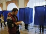 Video: Na Ukrajine sa začali voľby do miestnych samospráv