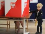 Video: Poliaci si volia parlament, horela volebná miestnosť