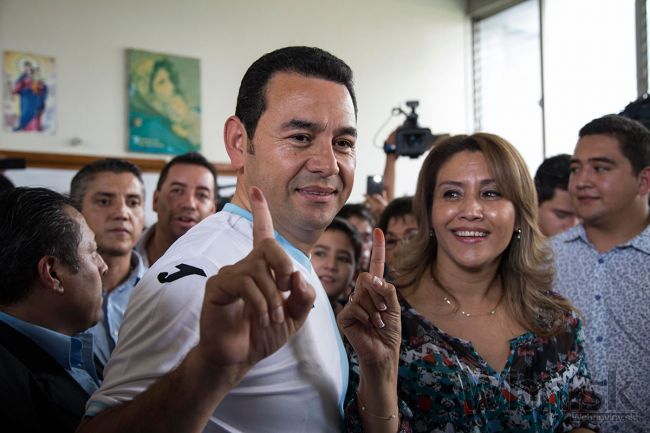 Komik Jimmy Morales bude novým prezidetnom Guatemaly